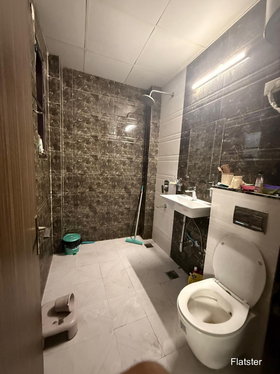 Fully Furnished 2BHK - Image 5