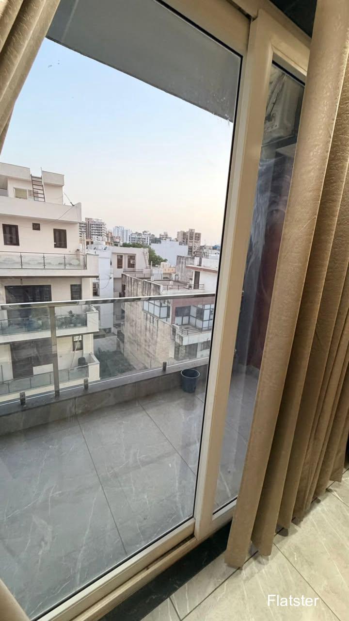 Fully Furnished 3BHK - Image 5
