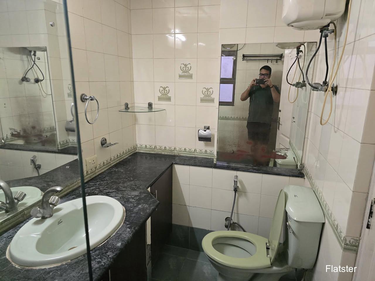 Fully Furnished 3BHK - Image 4