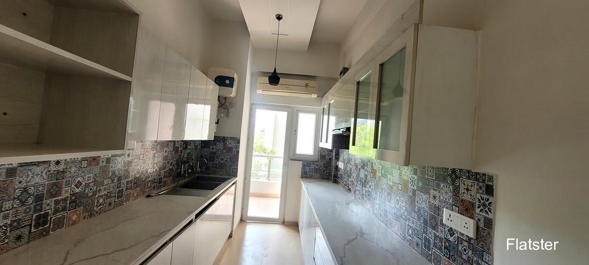 Fully Furnished 3BHK - Image 5