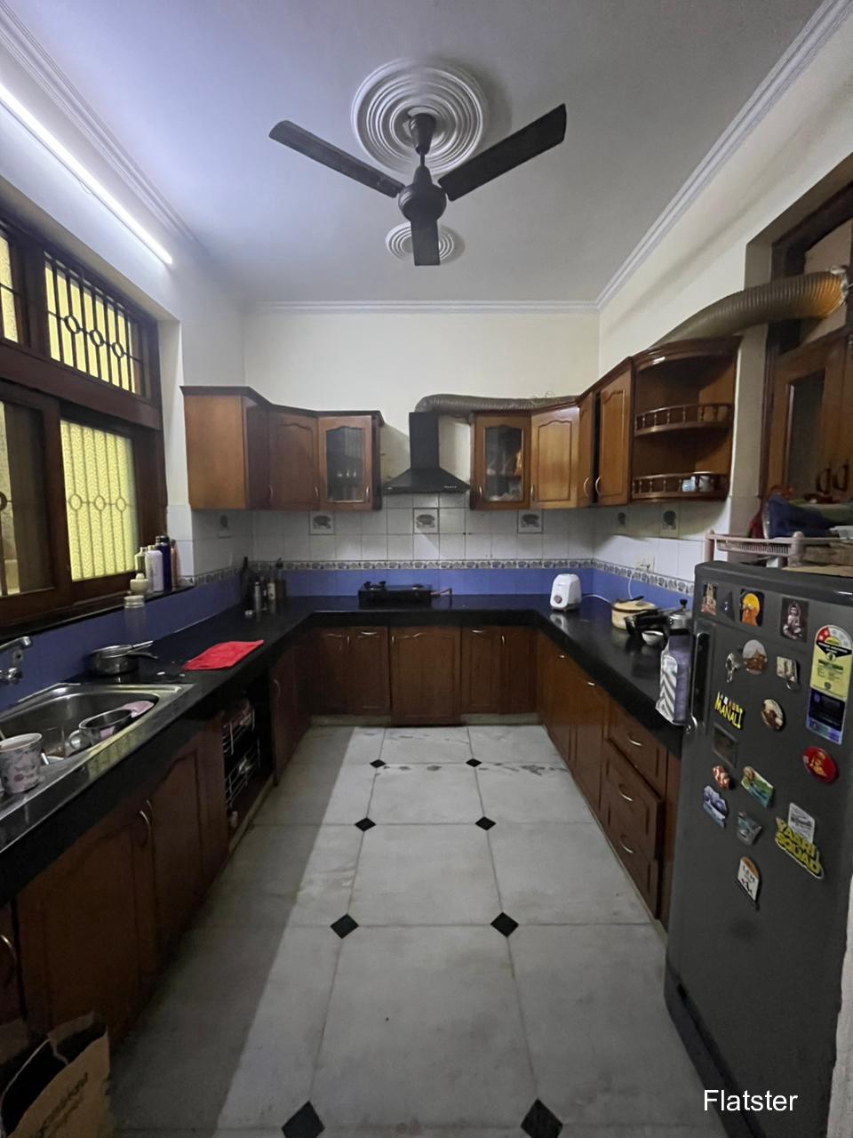 Fully Furnished 3BHK - Image 5
