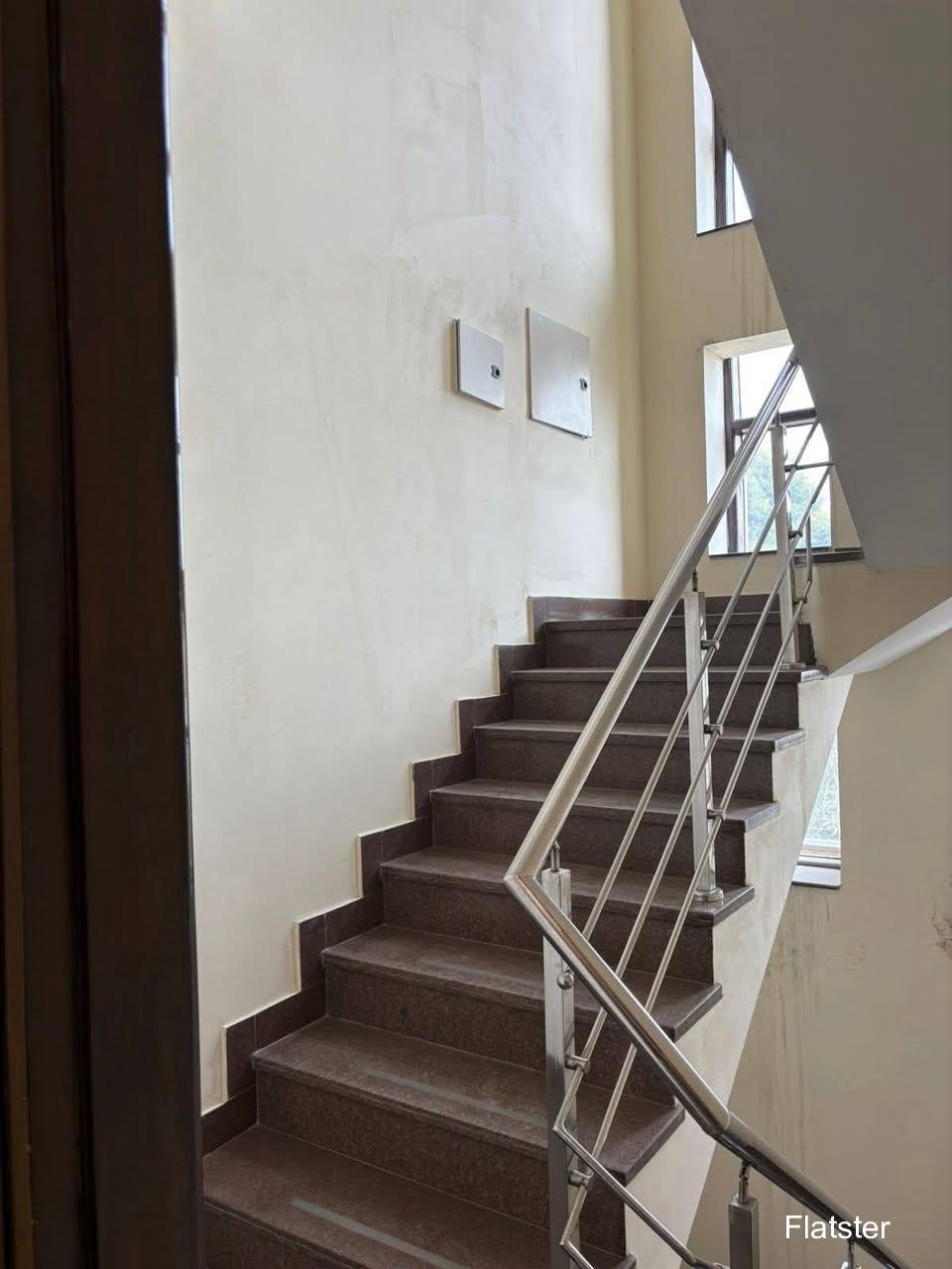 Semi Furnished 3BHK - Image 5